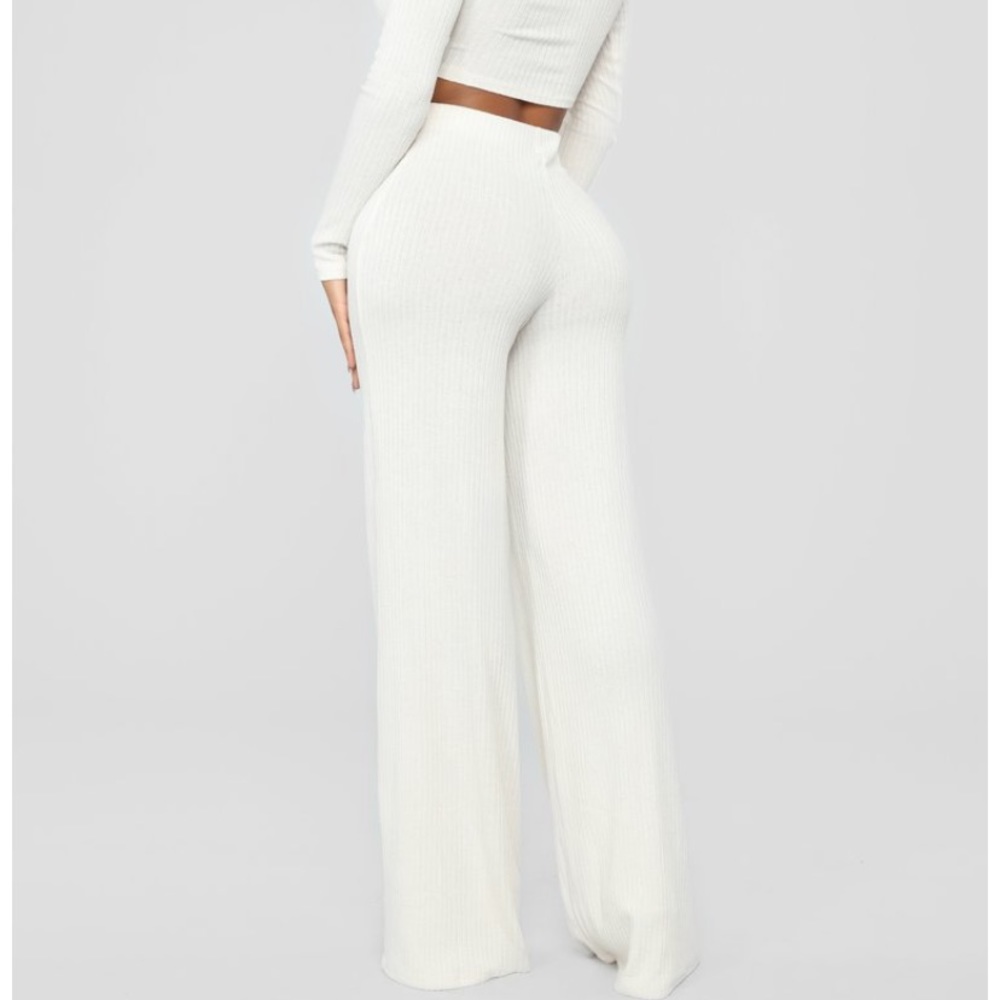 Two piece set - Picture 3 of 3